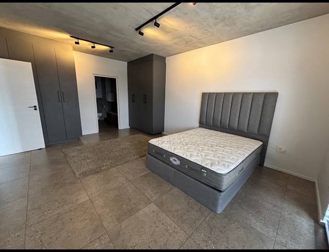 2 BEDROOM APARTMENT FOR SALE IN HYDE PARK